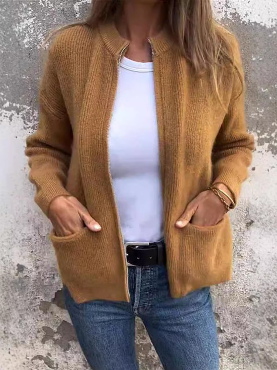 سترات بومبر بتصميم مخصص للسيدا - مراجعة Office Tech Wear وسعره